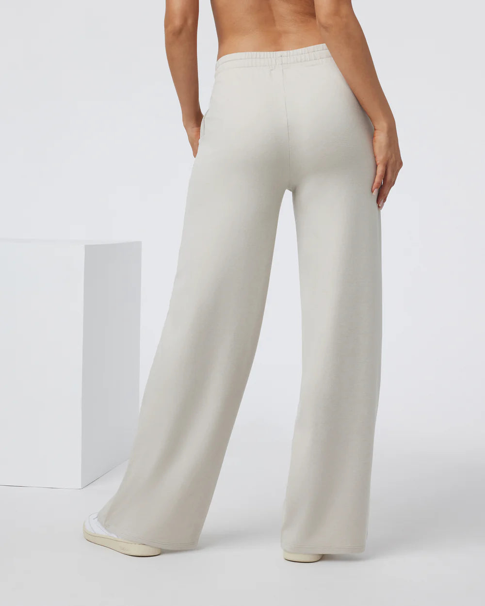 Vuori Halo Essential Wideleg Pant - Ecru Heather