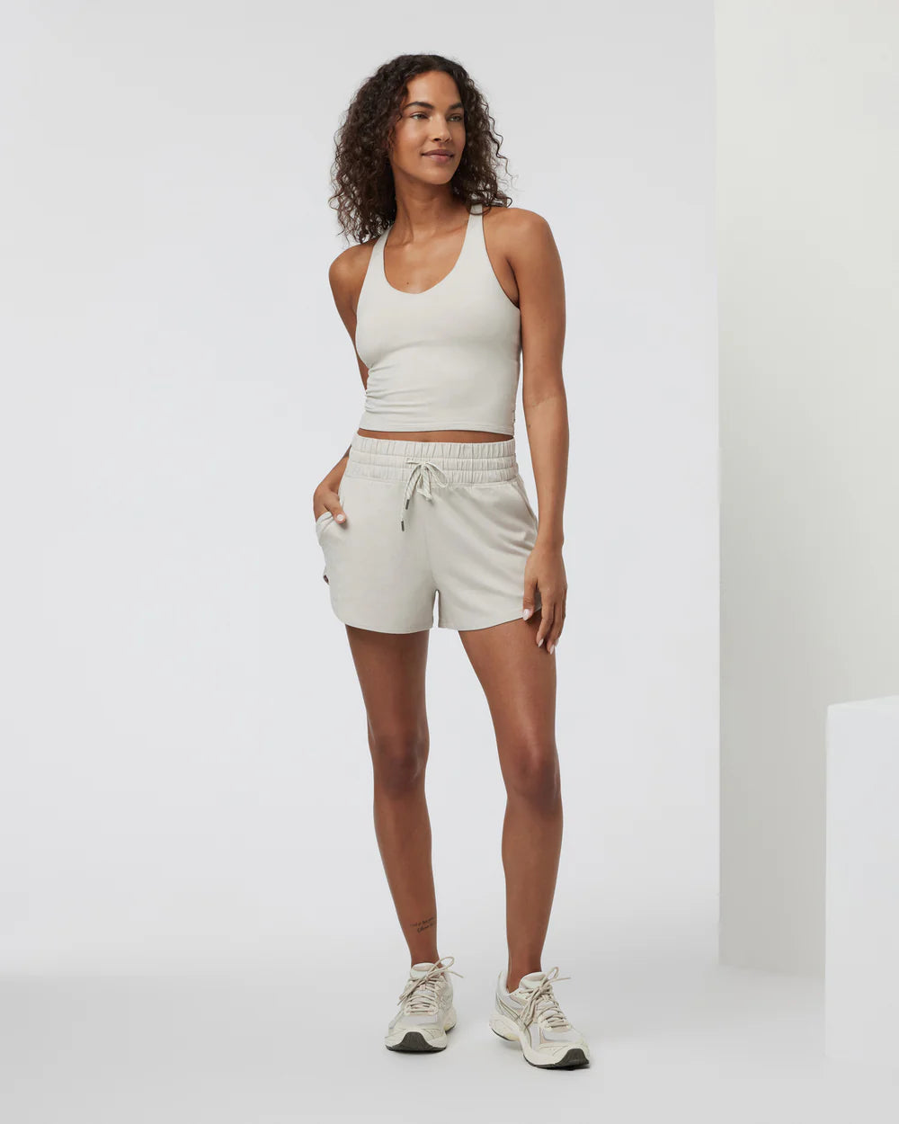 Vuori Halo Performance Crop 2.0 - Ecru Heather