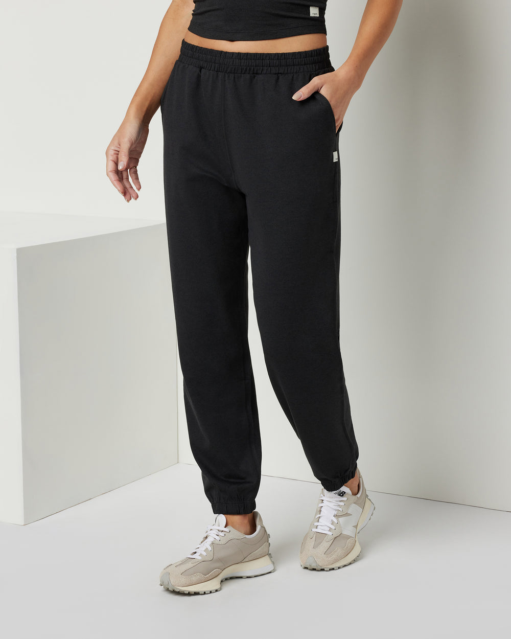 Vuori Boyfriend Sweatpant - Black Heather Black Heather