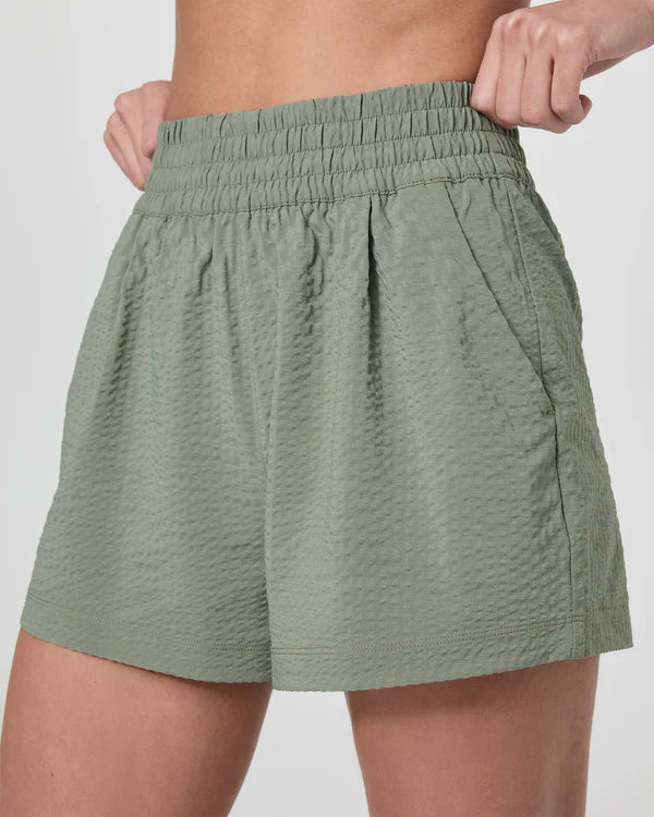 Vuori Villa Textured Short - 4in. - Laurel
