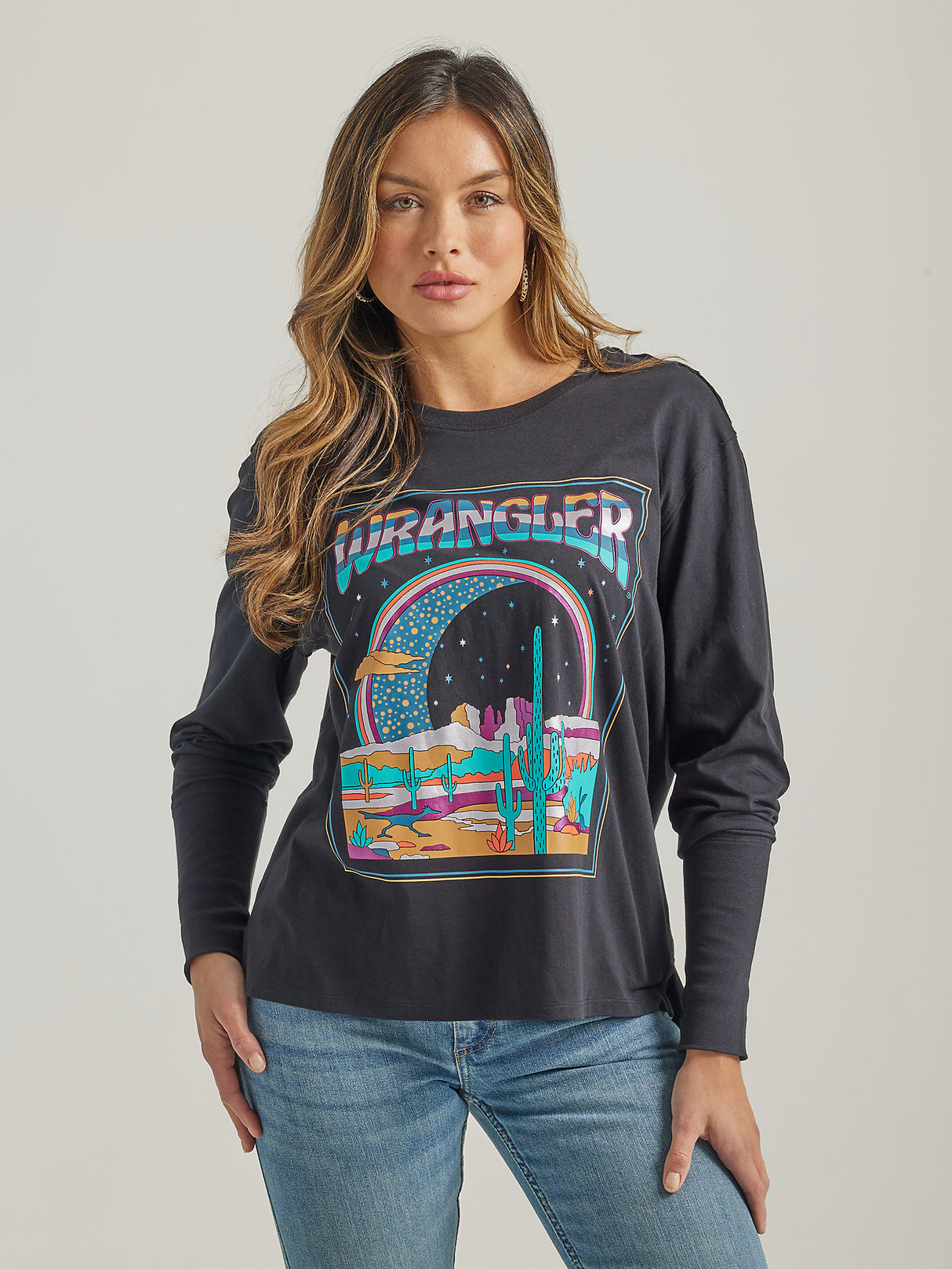 Women's Wrangler Graphic Long Sleeve Relaxed Tee In Black Beauty N/a