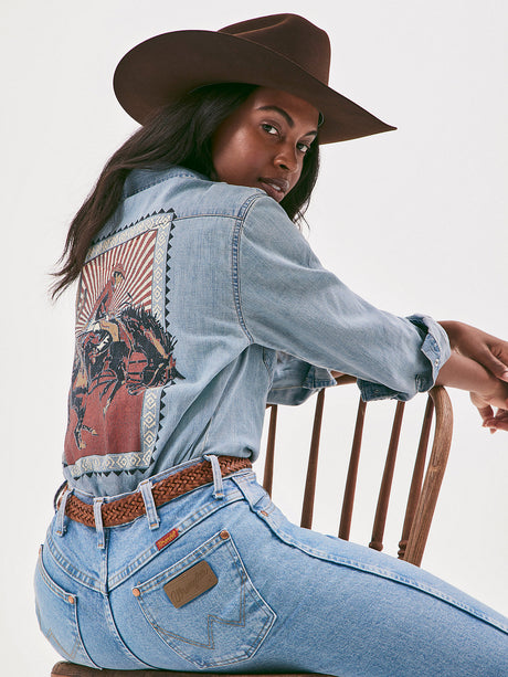 Wrangler Women's Rodeo Poster Denim Western Snap Shirt - Light Denim Light Denim