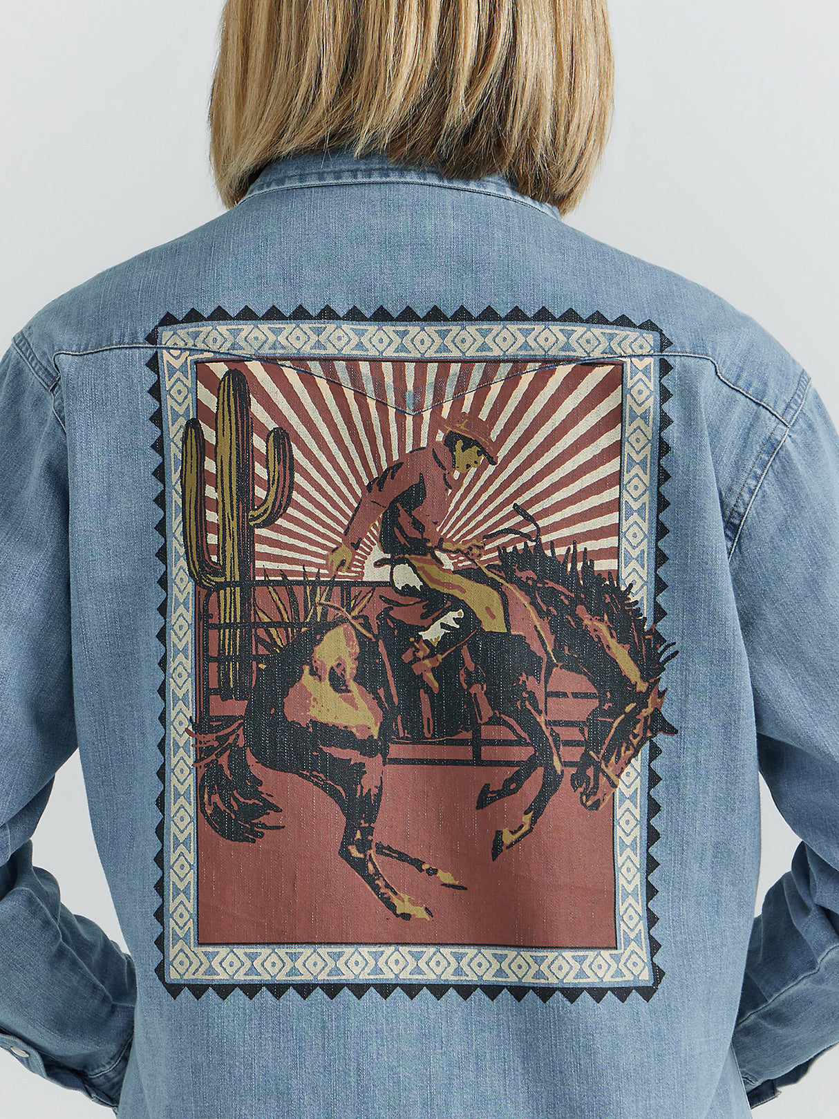 Wrangler Women's Rodeo Poster Denim Western Snap Shirt - Light Denim Light Denim