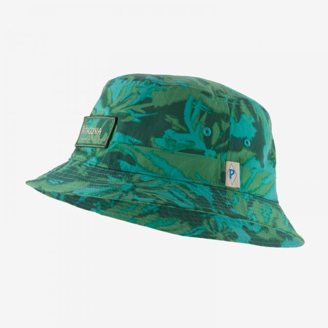 Patagonia Wavefarer Bucket Hat Water People Banner: Cliffs and Waves Conifer Green