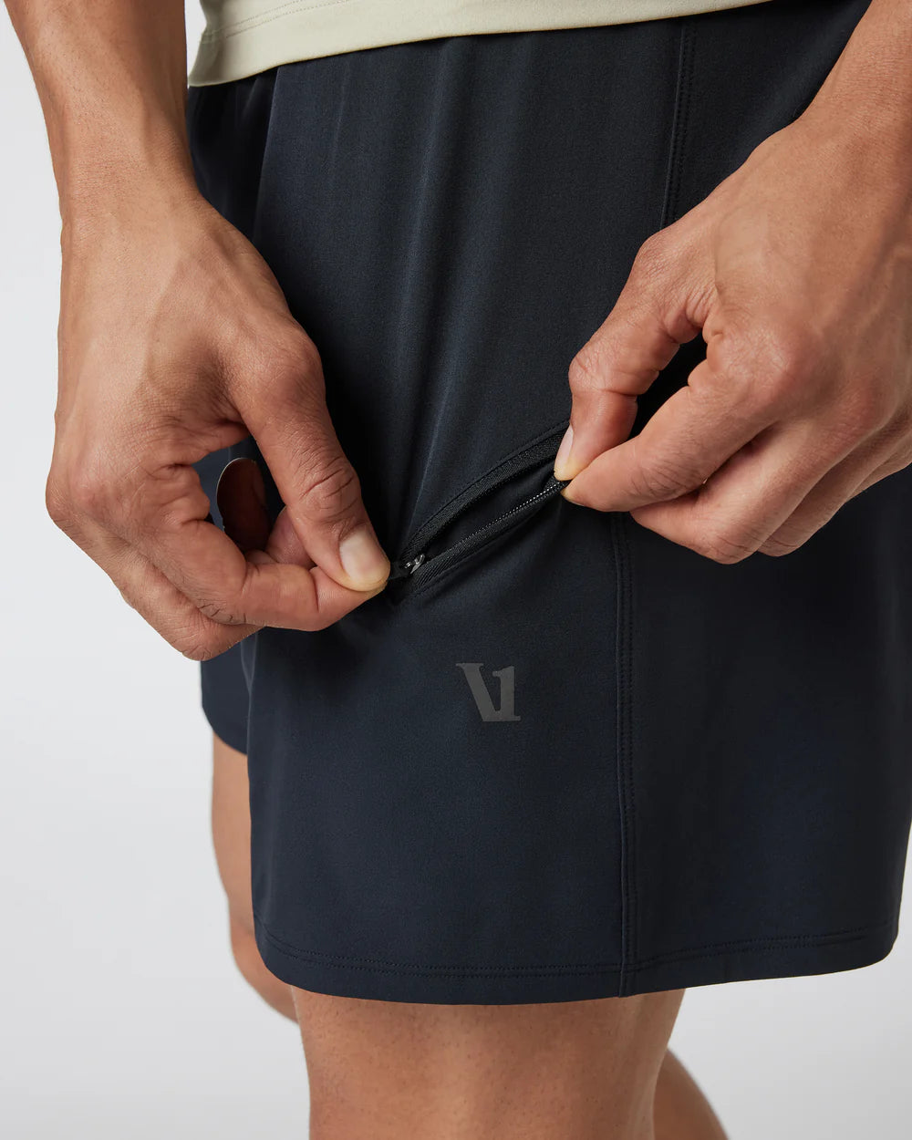 Vuori Qualify Run Short Lined - 6in - Black