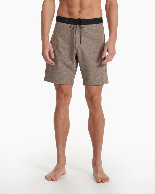 Vuori Men's Infinity Boardshort Taupe big samba