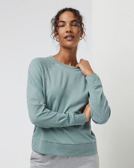 Vuori Women's Long-Sleeve Halo Crew - Vintage Pistachio Heather Vintage Pistachio Heather