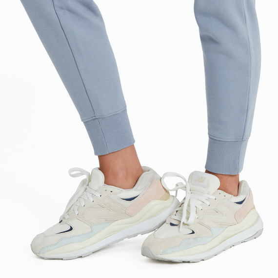 Life Is Good Women's Solid Simiply True Fleece Jogger - Stone Blue